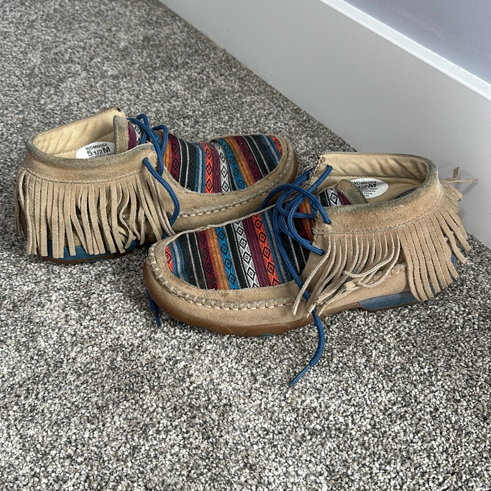 Women’s twisted X shoes size 5.5
Worn but still have a lot of life left